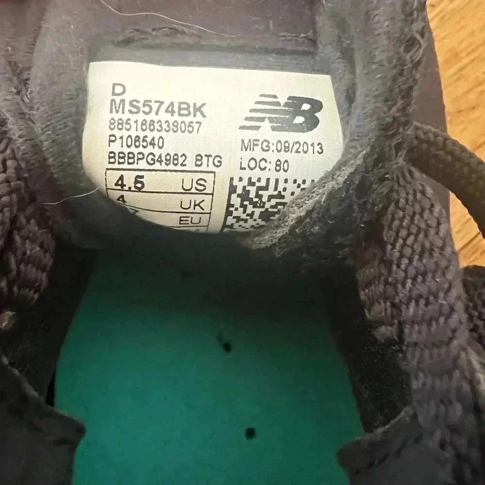 New Balance 574 Sonic Black
Boys' Grade School size 4.5 - Picture 7 of 8